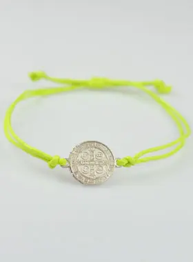 Armband met Heilige Benedictus Medaille - Lichtgevend Geel (pic 1)