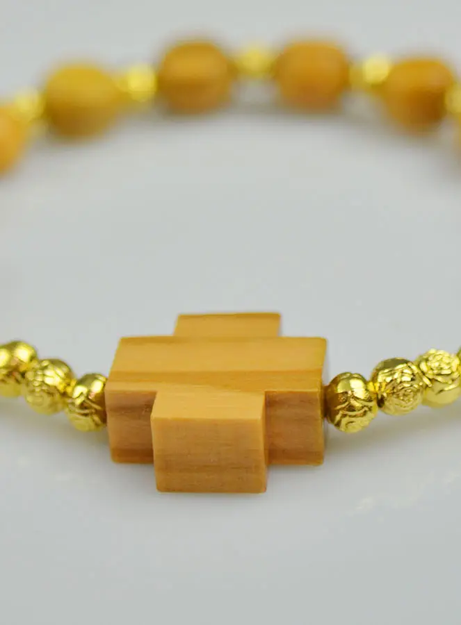Tientje Armband Kruis & Olijfhout (pic 4)