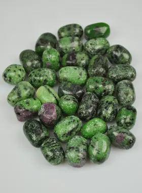 Zoisiet Robijn Trommelsteen (pic 1)