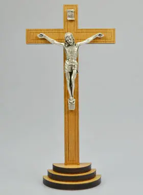 Kruisbeeld Hout met Zilverkleurige Corpus - 18cm (pic 1)