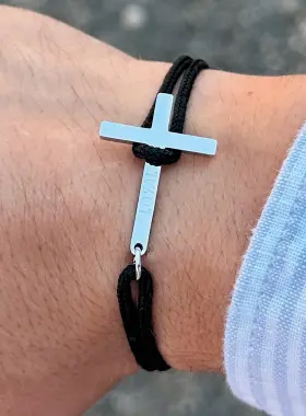 Armband met Zilverkleurig Kruis op Zwart Koord - voor Dames (pic 1)