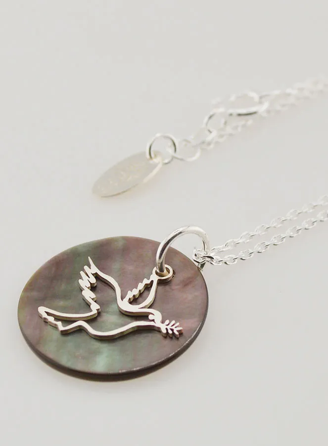 Religieus Collier Zilveren Duif en Zwart Parelmoer (pic 1)