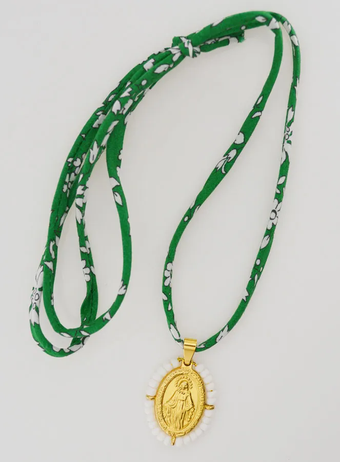 Wonderdadige Medaille met Kralen - Groen Liberty Koord (pic 2)