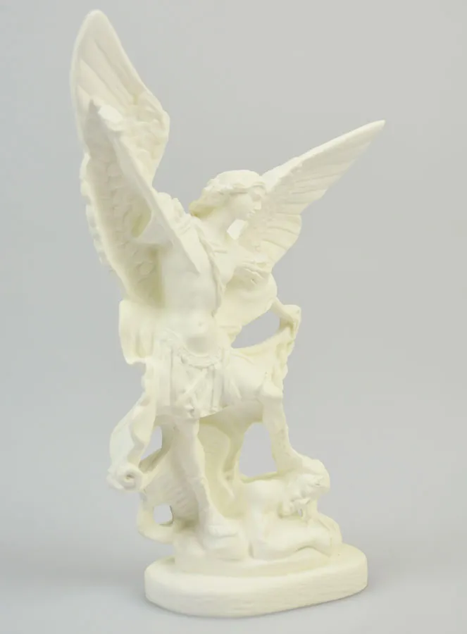 Beeld van Sint Michaël vanLichtgevend Hars - 15cm (pic 3)