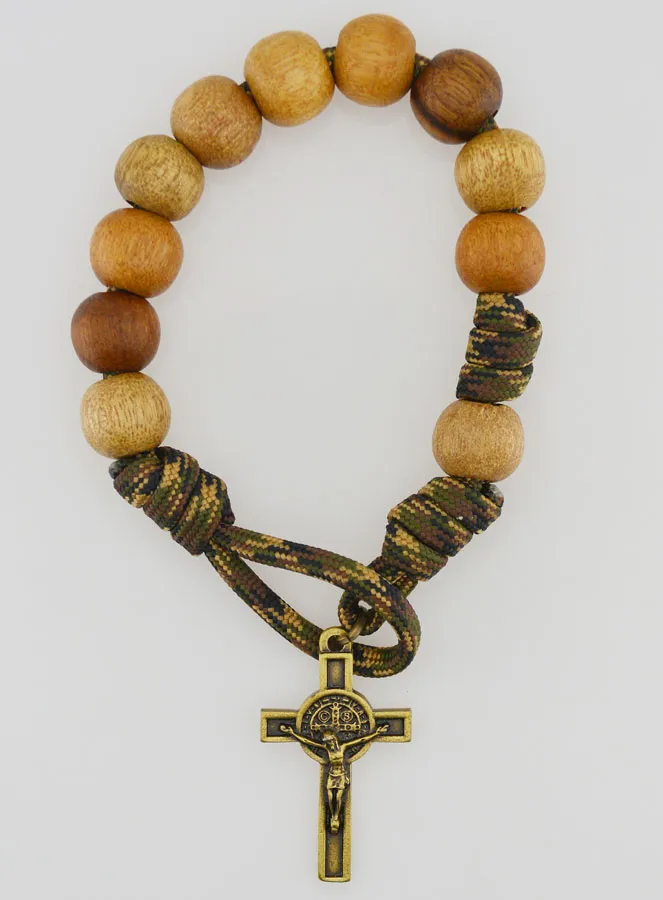 Armband Tientje Grote Kralen en Kruis van Sint Benedictus (pic 1)