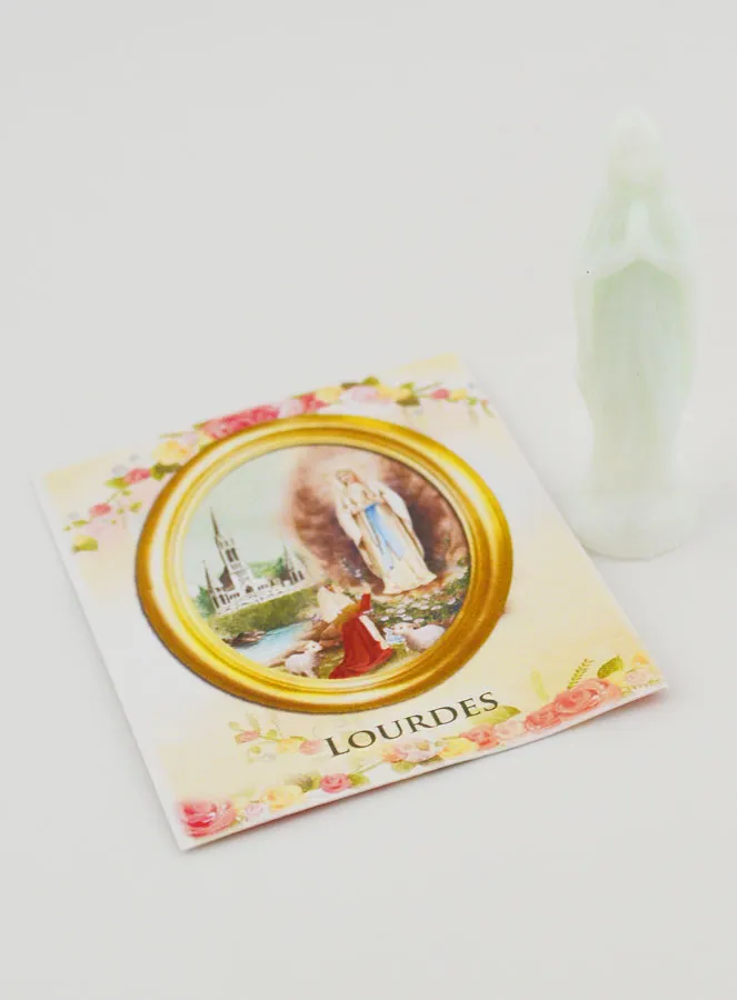 Fluorescerend Beeld Maria van Lourdes met Kaart - 8cm (pic 1)