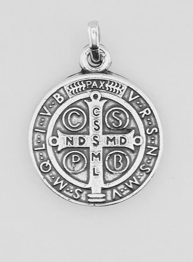 Verzilverde Medaille van Sint Benedictus - 10mm (pic 1)