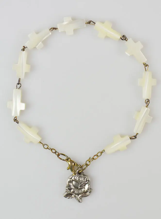 Armband Tientje Kruisjes van Echt Parelmoer (pic 1)