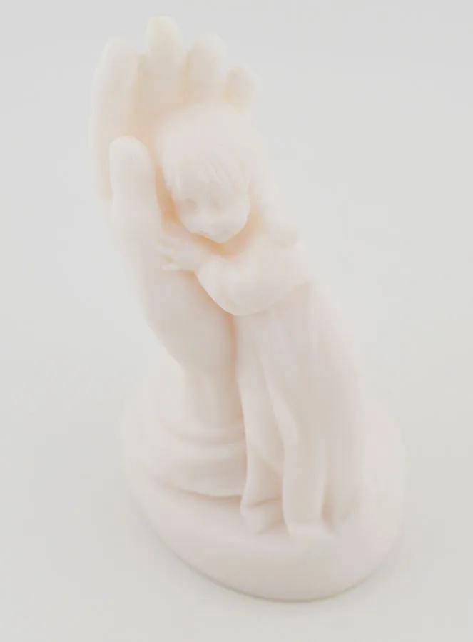 Beeld God's Hand Beschermt Je - Meisje - 11cm (pic 4)