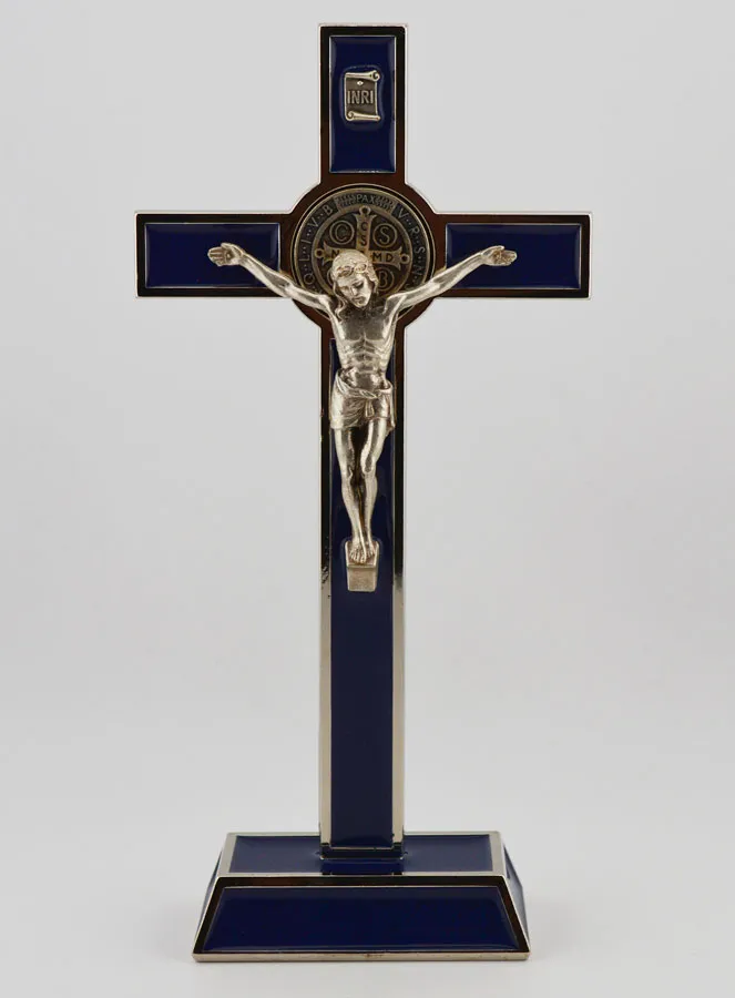 Kruisbeeld Benedictus Kruis op Voet - 20cm - Metaal Blauw (pic 1)