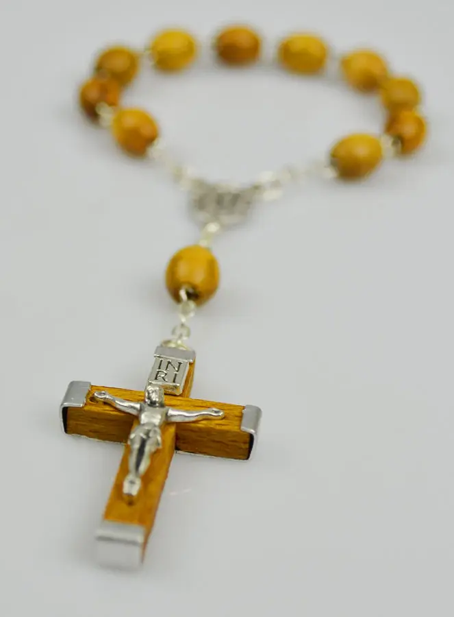 Rozenkrans Tientje Licht Hout op Ketting (pic 3)