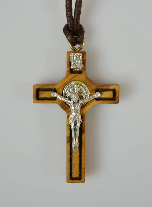 Kruis Hanger Benedictus Olijf Hout - 4,5cm (pic 2)