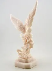 Beeld Heilige Aartsengel Michaël van Albast - 23 cm
