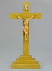 Kruisbeeld Jezus Handgeschilderd Eiken Hout op Voet - 25 cm