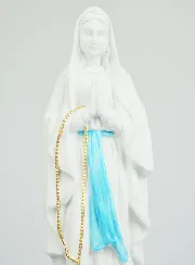 Beeld Onze Lieve Vrouw van Lourdes met Goudkleurige Rozenkrans - 40 cm