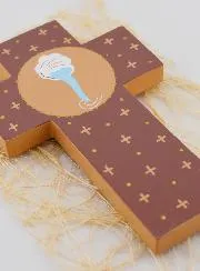 Kruis Kind van Hout Doop Water - Bruin - 12 cm