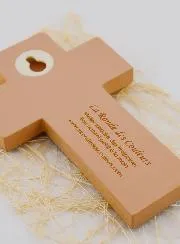Kruis Kind van Hout Doop Water - Bruin - 12 cm