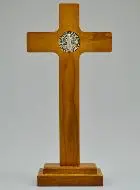 Kruisbeeld Heilige Benedictus van Donker Hout op Voetstuk - 22 cm