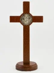 Kruisbeeld van Heilige Benedictus op Voet van Donker Hout - 21cm