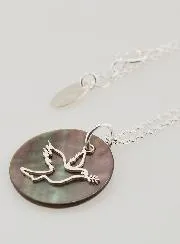 Religieus Collier Zilveren Duif en Zwart Parelmoer
