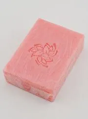 Zeep met Himalayazout en Rozenblaadjes - Ayurvedische Traditie
