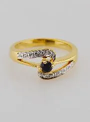 Vergulde Ring met Saffier en Zirkonia's - Maat 54
