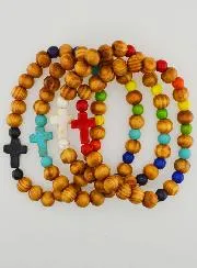 Set van 4 Religieuze Armbanden van Hout met Kruisje