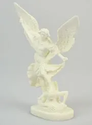 Beeld van Sint Michaël vanLichtgevend Hars - 15cm