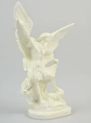Beeld van Sint Michaël vanLichtgevend Hars - 15cm