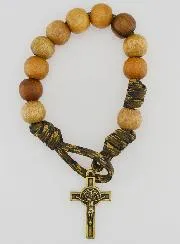 Armband Tientje Grote Kralen en Kruis van Sint Benedictus