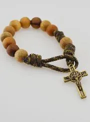 Armband Tientje Grote Kralen en Kruis van Sint Benedictus