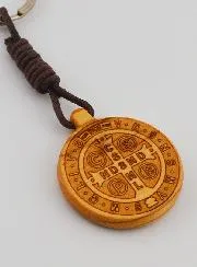 Sleutelhanger van Sint Benedictus van Olijfhout