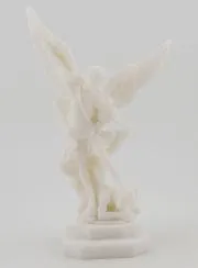 Beeld van Sint Michaël van Albast - 12cm