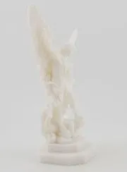 Beeld van Sint Michaël van Albast - 12cm
