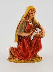 Kerststal Beeld Wasvrouw met Mand – 6 cm